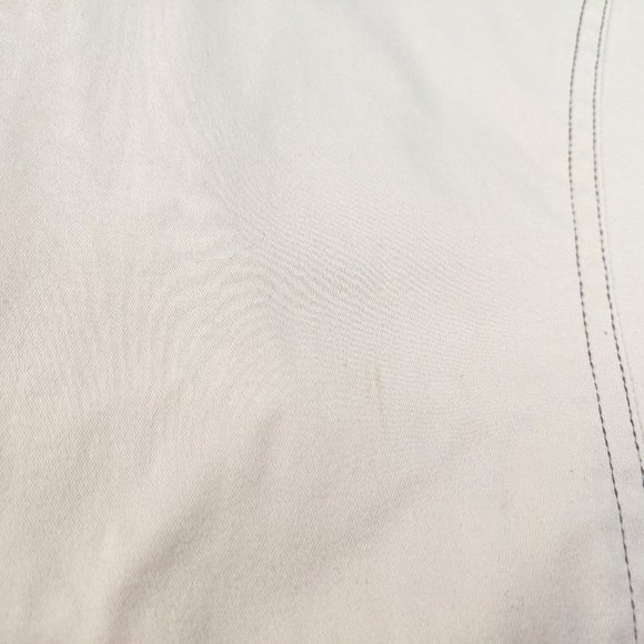 Cache Y2K Cream Oversize Button Adorned Capris - Picture 9 of 11